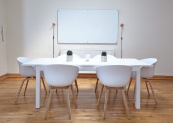 Prírodné materiály v interiéri: Ako vytvoriť harmonický a udržateľný priestor