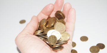 Akcie vs. fondy: Ktorá investícia je pre vás vhodnejšia?